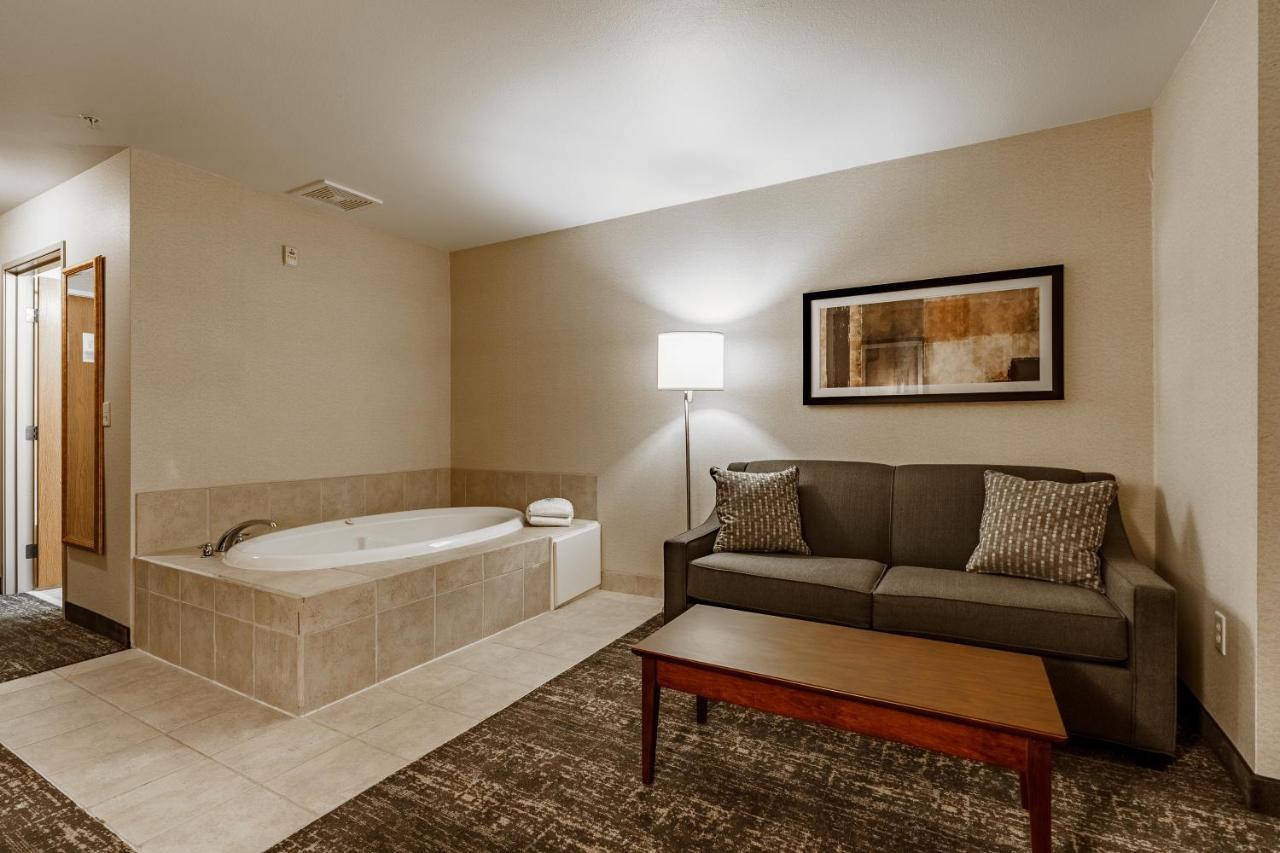 Cobblestone Suites - Ripon Bagian luar foto