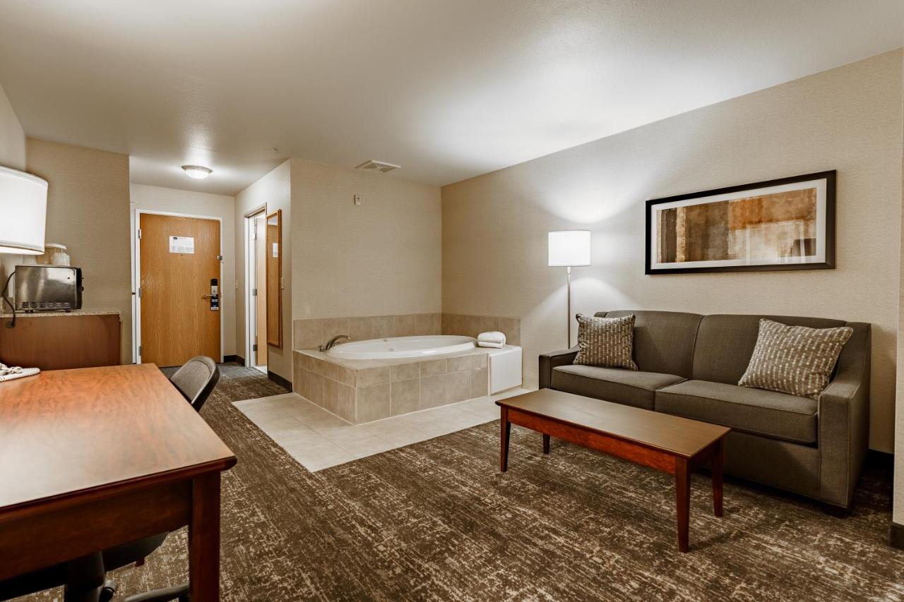 Cobblestone Suites - Ripon Bagian luar foto